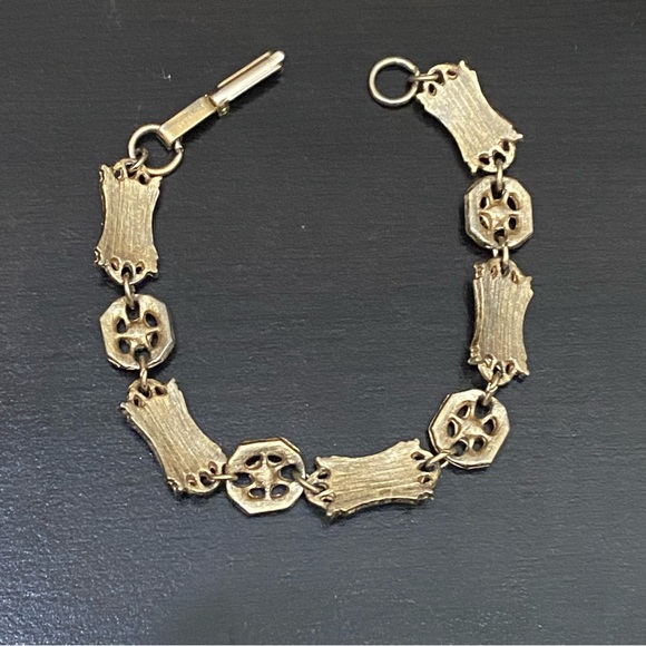 Vintage Unsigned Sarah Coventry Victorian Revival Gold-tone Link Bracelet - Picture 4 of 12